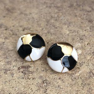 Round stud earrings. Revive modern-day glamour!